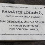 Detail tabulky pod sochou svatého Vojtěcha u Dolního Žlebu