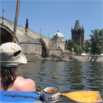 Karlův most spojuje Malou Stranu a Staré Město