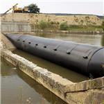 Nový vakový jez pod vesnicí Bretka na řece Slaná