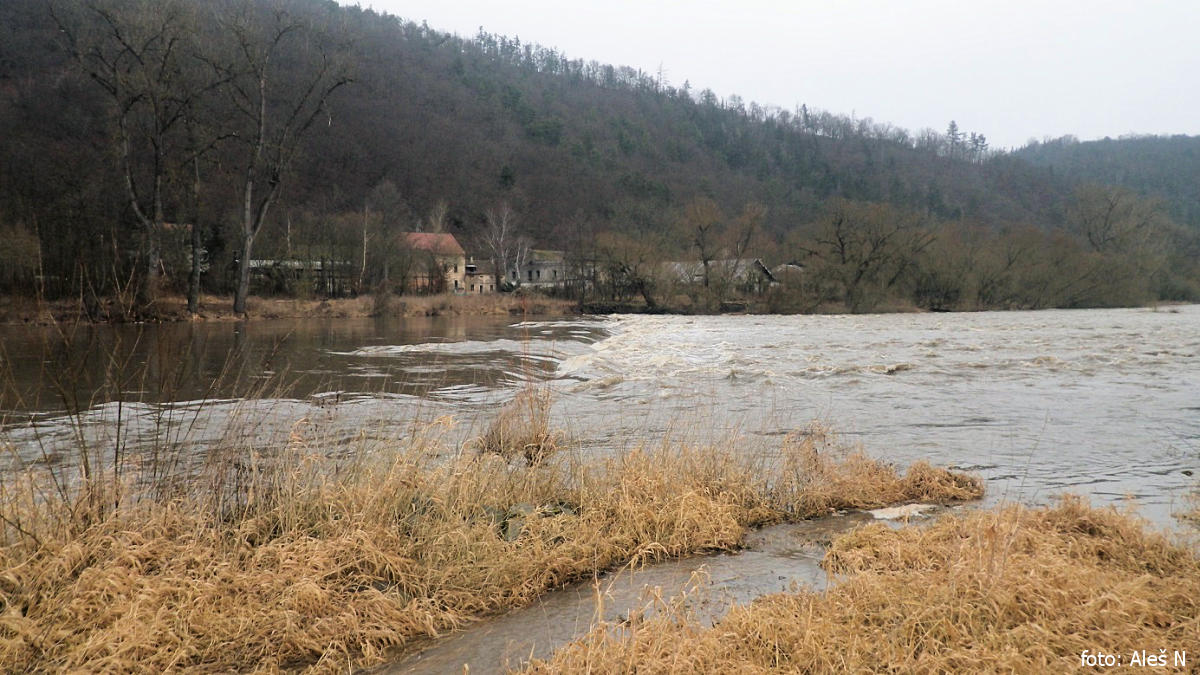 rkm. 80,7 Jez Kočkův mlýn - 02/2021, 150 m3/s