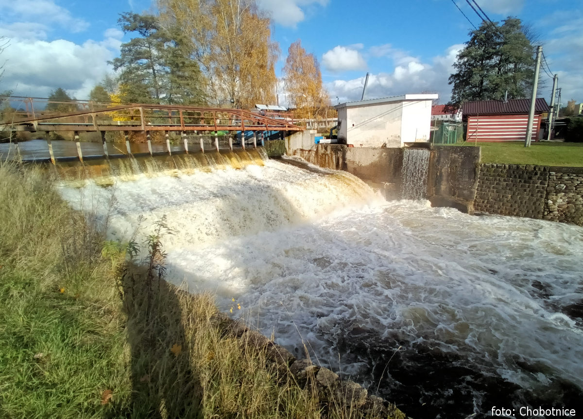 rkm. 1068,1 Podhůří-Harta, 29-10-2025, stav 25 m3/s Hostinné