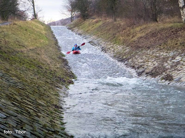 Hoblování kajaku Hoblování kajaku