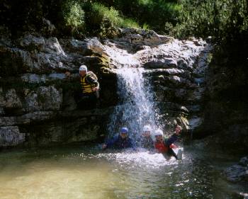 Skok do tunelu