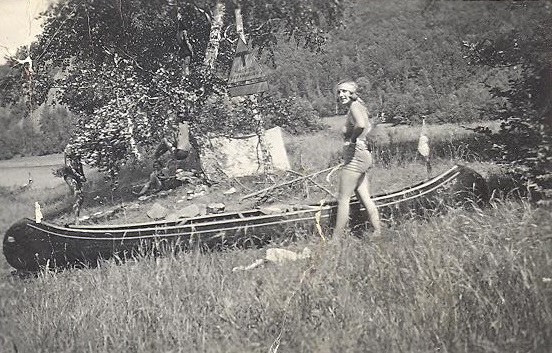 Na tábořišti s kánoí u Vltavy 1929 Na tábořišti s kánoí u Vltavy 1929