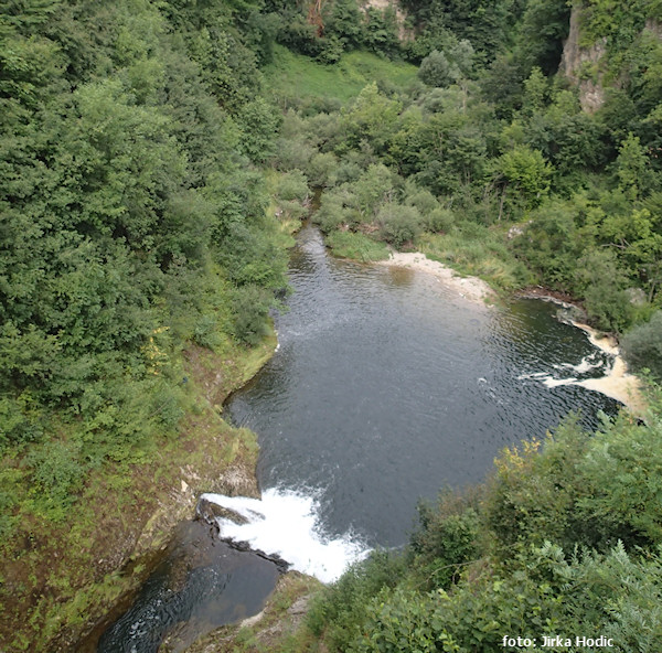 Řeka před ponorem