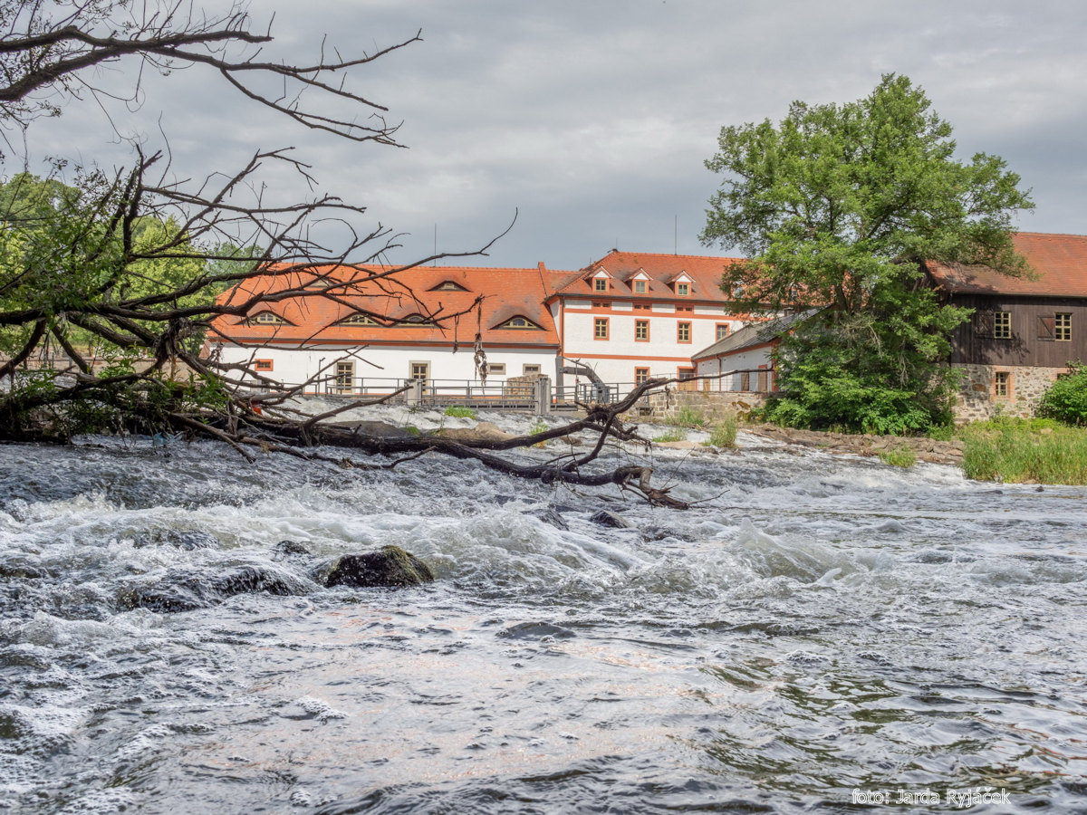 rkm. 179,5 Jez a klášter v St. Marienthal