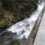 Kaskáda těsně pod Vítkovicemi, průtok 7 m3/s