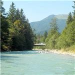 Most před městem Kössen 08/2025, 23 m3/s Hutte